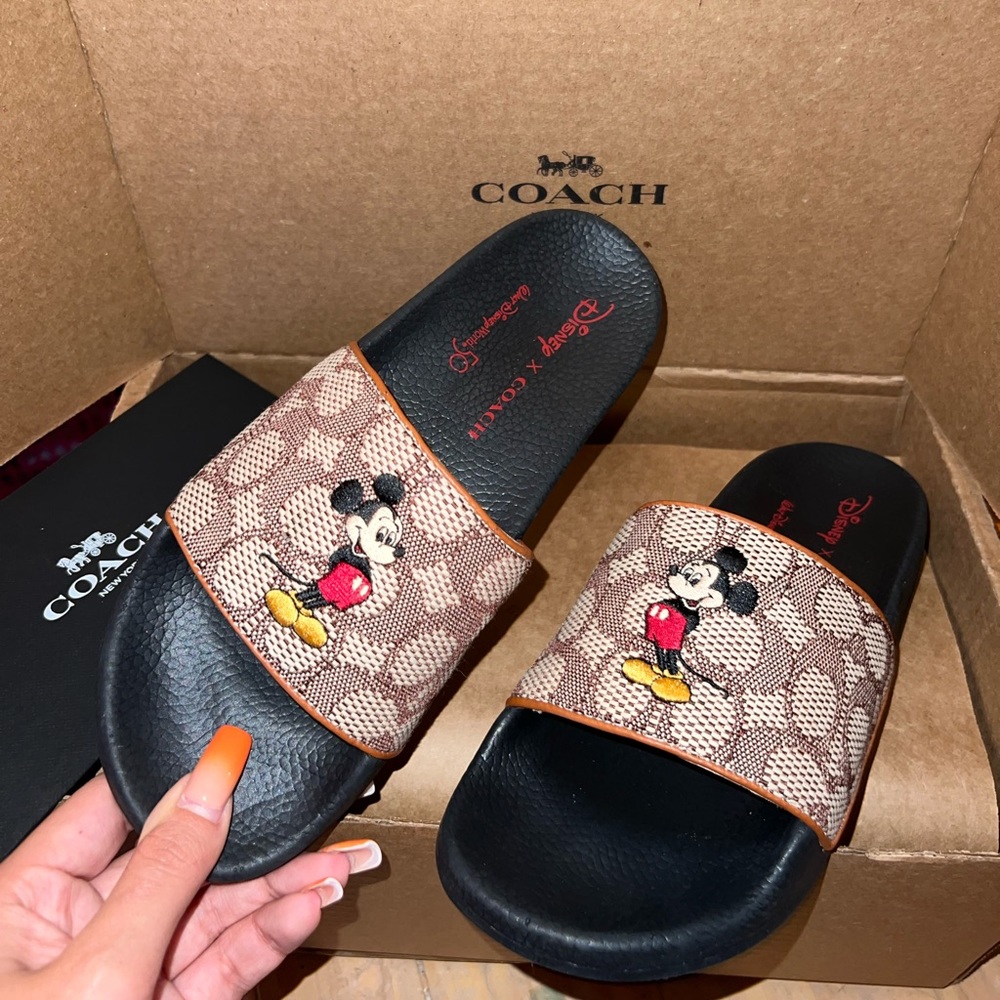 COPY - BRAND NEW! I got the wrong size. Size 7B limited addition coach slides - Picture 1 of 3